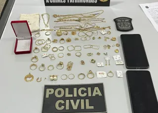 Polícia Civil recupera joias avaliadas em R$ 70 mil furtadas de salão de beleza em Teixeira de Freitas