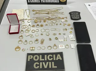 Polícia Civil recupera joias avaliadas em R$ 70 mil furtadas de salão de beleza em Teixeira de Freitas