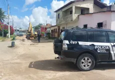 Polícia Civil retira barreiras e apreende câmera usadas para dificultar o trabalho das forças de segurança em Eunápolis