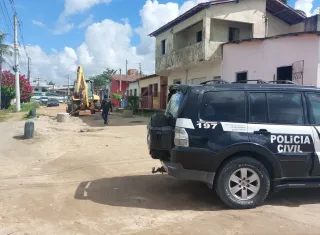 Polícia Civil retira barreiras e apreende câmera usadas para dificultar o trabalho das forças de segurança em Eunápolis