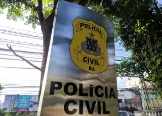 Polícia cumpre mandado contra falsa professora de Direito