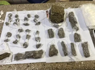Polícia Militar apreende adolescente com drogas em Teixeira de Freitas