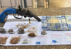 Polícia Militar apreende arma de fogo e drogas em Teixeira de Freitas