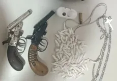 Armas e drogas são apreendidas durante ação da Polícia Militar no Marotinho, em Itamaraju