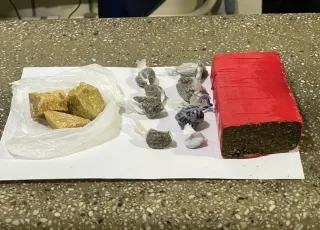 Polícia Militar apreende drogas em Teixeira de Freitas.