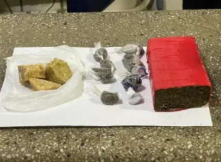 Polícia Militar apreende drogas em Teixeira de Freitas.