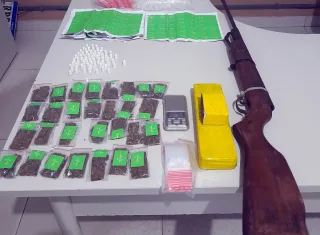 Policia Militar apreende grande quantidade de drogas e arma artesanal em Itabatã