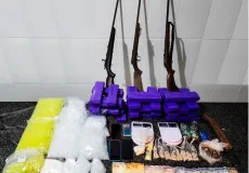 Polícia Militar apreende mais de 20 kg de drogas e prende um suspeito em  Cruzeiro do Sul, distrito de  Vereda. Armas também foram aprendidas