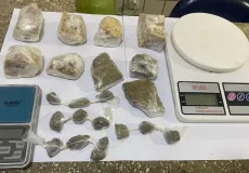 Polícia Militar apreende quase meio quilo de crack e maconha em Teixeira de Freitas