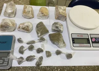 Polícia Militar apreende quase meio quilo de crack e maconha em Teixeira de Freitas