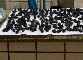 Polícia Militar apreende quase um quilo de cocaína em Teixeira de Freitas