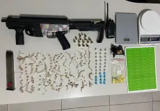 Polícia Militar apreende submetralhadora e drogas durante operação em Itabatã