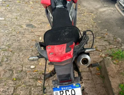 Polícia Militar da Bahia prende condutor de moto com sinais identificadores adulterados em Teixeira de Freitas