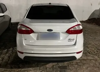 Polícia Militar prende casal por crime de trânsito e desacato e apreende droga e veículo em Teixeira de Freitas