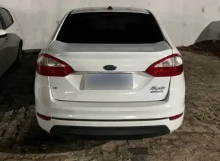 Polícia Militar prende casal por crime de trânsito e desacato e apreende droga e veículo em Teixeira de Freitas