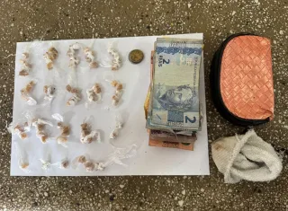 Polícia Militar prende casal por tráfico de drogas, resistência e desacato em Teixeira de Freitas