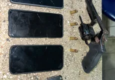 Polícia Militar prende dois homem por porte de arma de fogo em Teixeira de Freitas.
