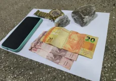 Polícia Militar prende em Teixeira de Freitas dois homens com drogas e veículo adulterado 