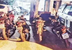 Polícia Militar prende dupla após série de roubos e recupera motocicletas e celulares em Teixeira de Freitas