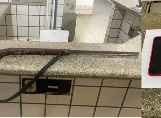 Polícia Militar prende homem armado por violência doméstica e apreende menor com cocaína em Teixeira de Freitas