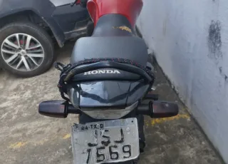 Polícia Militar prende homem com moto adulterada no centro de Teixeira de Freitas