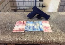 Polícia Militar prende homem com simulacro de pistola em Teixeira de Freitas