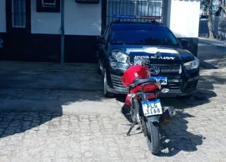 Polícia Militar prende homem e recupera motocicleta com restrição de em Teixeira de Freitas
