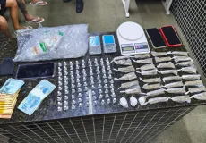 Polícia Militar prende indivíduos com drogas  em Itamaraju