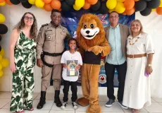 Polícia Militar realiza cerimônia de entrega de certificados a alunos do Proerd, em Teixeira de Freitas