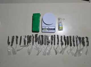 Polícia Militar realiza duas prisões por tráfico de drogas em Prado neste domingo