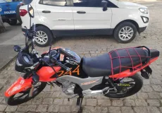 Polícia Militar recupera motocicleta com restrição de furto em Teixeira de Freitas.