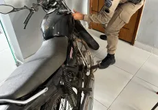 Polícia Militar recupera motocicleta com restrição de furto/roubo em Itagimirim