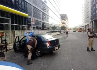 Polícia prende 15 e aborda 10 mil pessoas nas últimas 12h