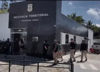  Polícia prende duas mulheres e adolescente por tráfico em aldeia indígena de Porto Seguro