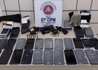 Polícia recupera celulares roubados de loja em Teixeira de Freitas