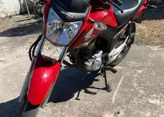 Polícia recupera no interior de Alcobaça  uma moto furtada