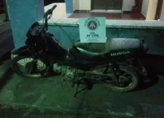 Polícia recupera veículo furtado em MG no interior de Caravelas