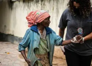 Polícia resgata idosa em Guaratiba e dona da casa pode responder por cárcere privado