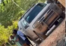 Policiais cercados por bandidos durante prisão de líder do tráfico em Caraíva