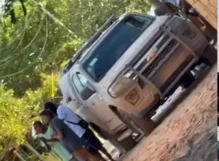 Policiais cercados por bandidos durante prisão de líder do tráfico em Caraíva