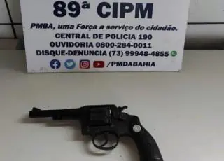 Policiais da 89ª CIPM apreendem arma no interior de Mucuri, homem foi preso por porte ilegal
