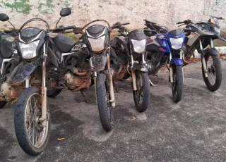 Policiais da CIPE/MA aprende cinco motos e uma arma de fogo no interior de Belmonte