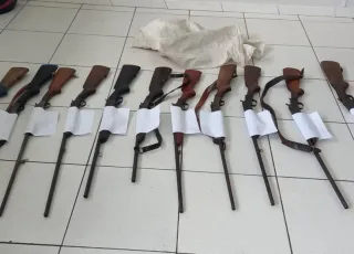 Policiais da CIPPA/PS apreendem 11 armas de fogo na zona rural de Porto Seguro.