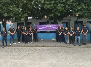 Policiais da DEAM de Teixeira de Freitas fazem minuto de silêncio por um ano do feminicídio da delegada Patrícia Jacques