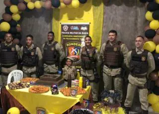 Policiais da Rondesp Norte chegam de surpresa em festa e emocionam garoto que sonha ser militar