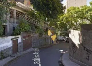 Policiais matam homem por confundirem guarda-chuva com arma