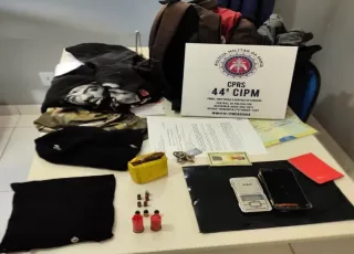 Policiais Militares da 44ª CIPM encontram mochila com drogas e munições na zona rural de Itanhém