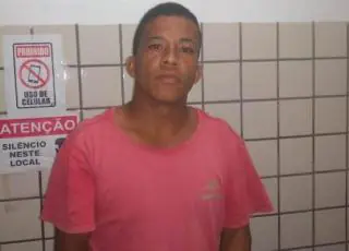 Policiais recuperam moto roubada e prendem jovem com arma em São Jose