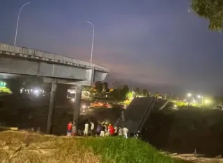 Ponte de R$ 36 milhões desaba no Acre e deixa dois feridos em estado grave