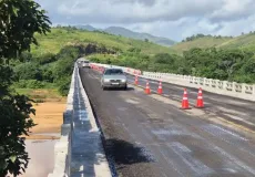 Ponte sobre o Rio Jequitinhonha começa a ser liberada para veículos pesados na BR-101